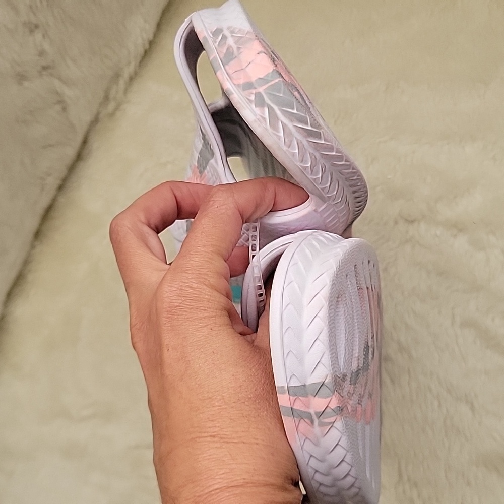 🩴NWT REEF Women's Water Xslide Sandals. White, Pink, Gray Colors. Size 9. - Picture 9 of 12